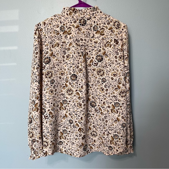 Ann Taylor. Women’s silk like floral blouse - Picture 6 of 9